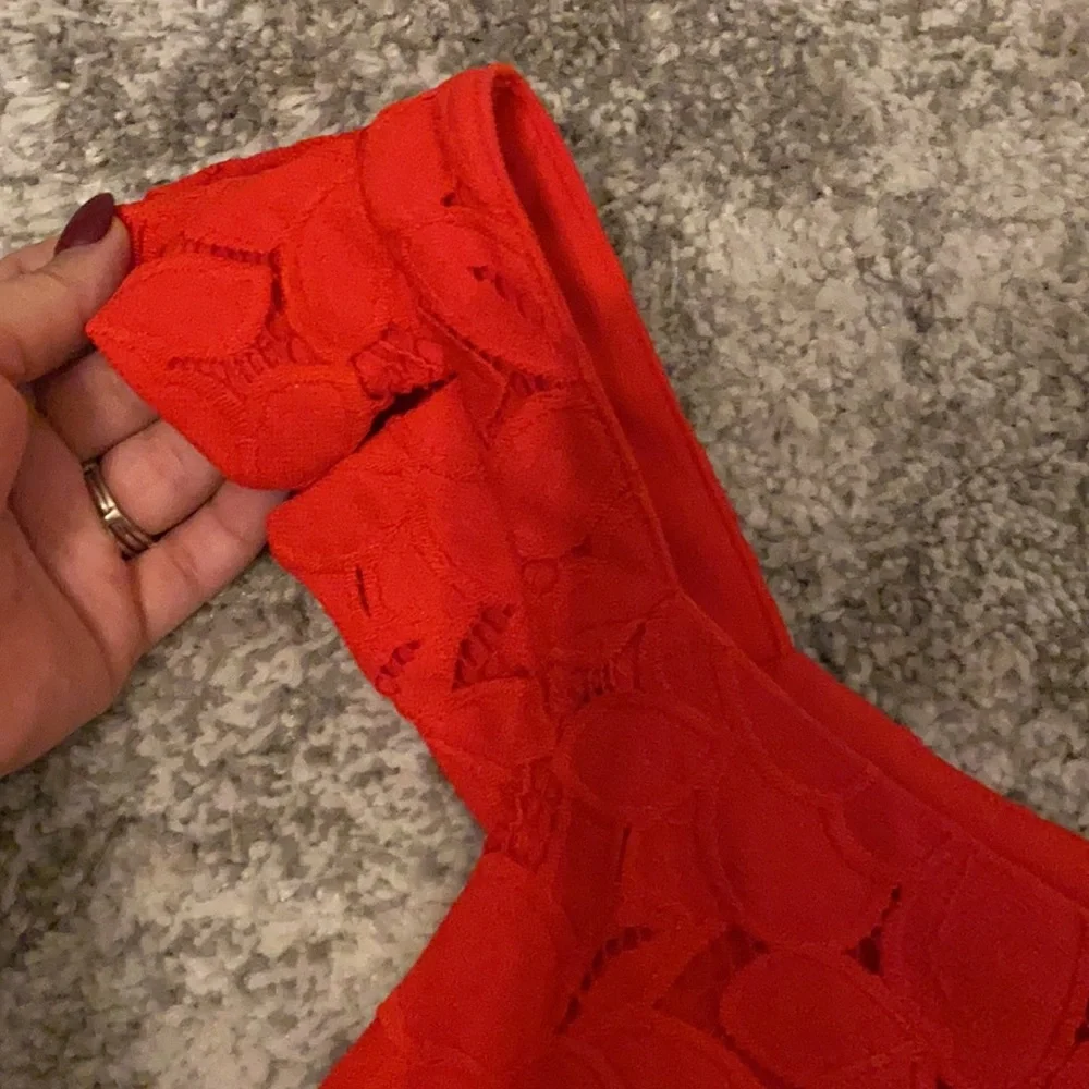 Red Floral Pattern Top - Picture 2 of 3